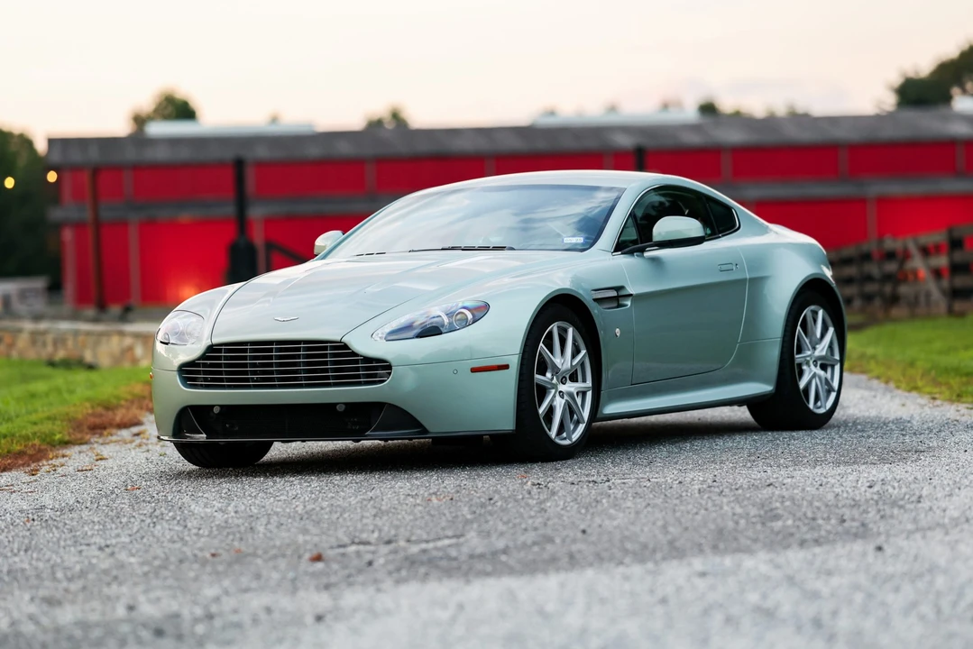 2012 Aston Martin V8 Vantage (2006-2017) - Image 12 of 31