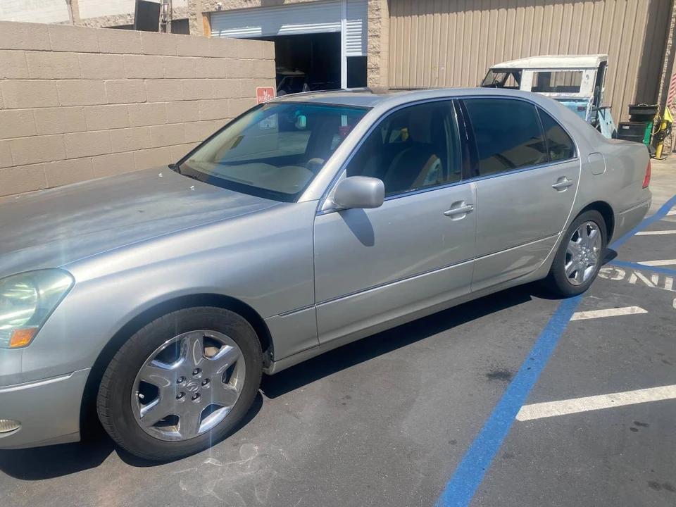 2001 Lexus LS 3rd Gen - Image 2 of 6
