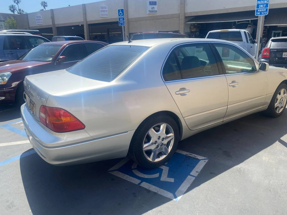 2001 Lexus LS 3rd Gen - Image 4 of 6