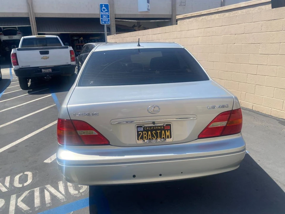 2001 Lexus LS 3rd Gen - Image 3 of 6