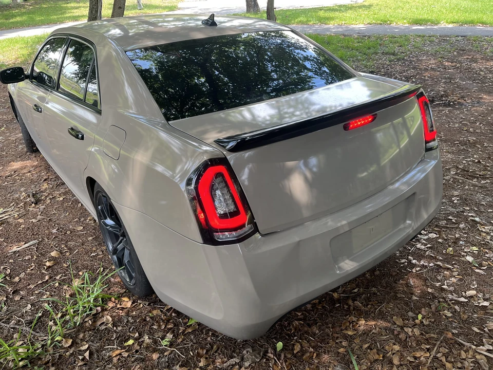 2012 Chrysler 300 (2005-2023) - Image 28 of 31