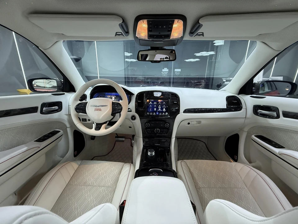 2015 Chrysler 300 (2005-2023) - Image 19 of 31