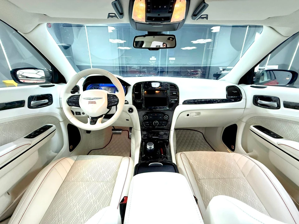2015 Chrysler 300 (2005-2023) - Image 18 of 31
