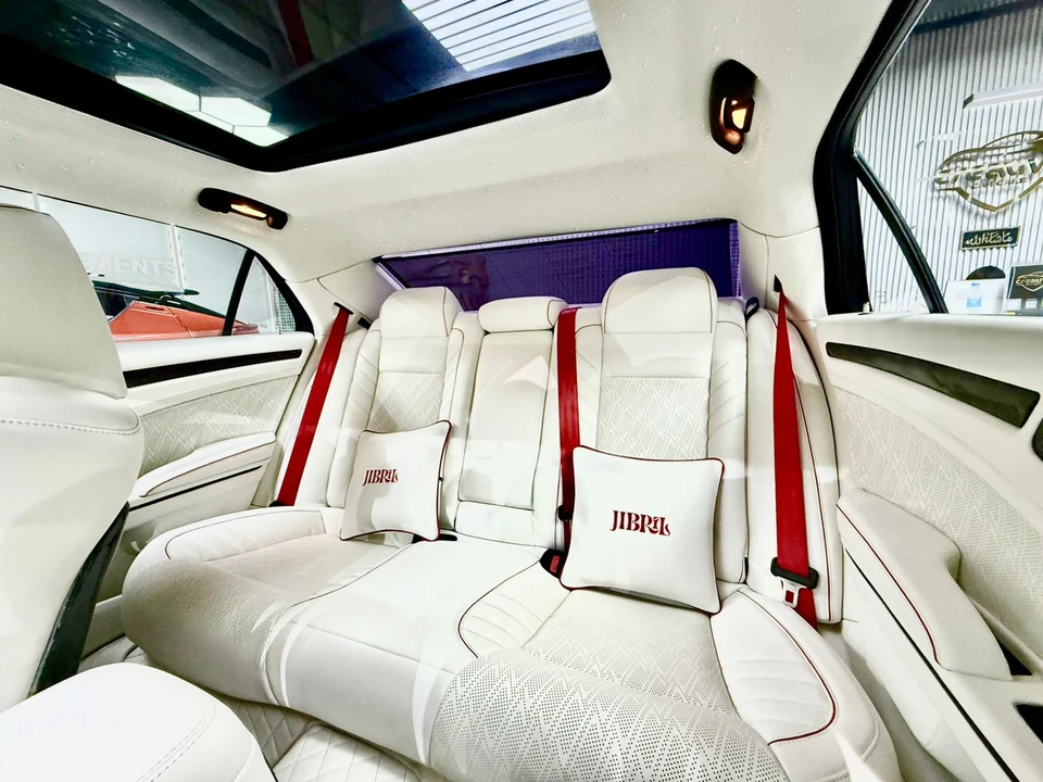 2015 Chrysler 300 (2005-2023) - Image 28 of 31