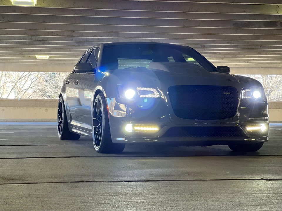2017 Chrysler 300 (2005-2023) - Image 11 of 31