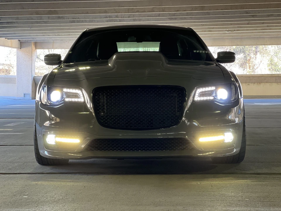 2017 Chrysler 300 (2005-2023) - Image 12 of 31