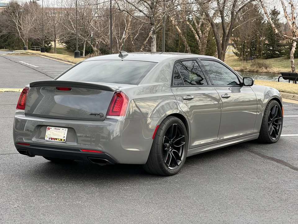 2017 Chrysler 300 (2005-2023) - Image 8 of 31