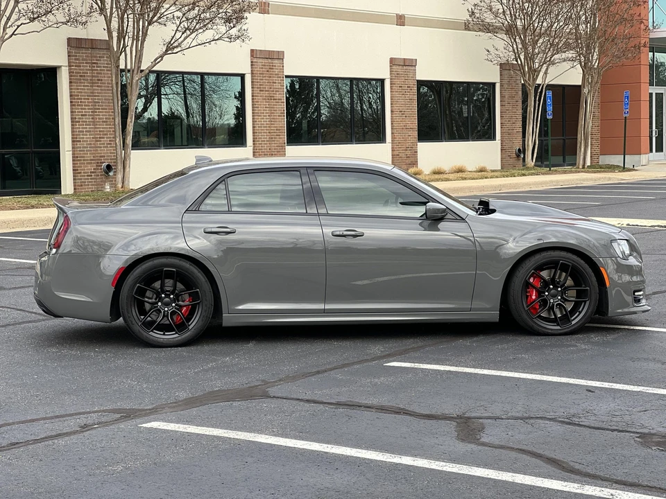 2017 Chrysler 300 (2005-2023) - Image 9 of 31