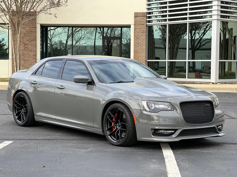 2017 Chrysler 300 (2005-2023) - Image 10 of 31