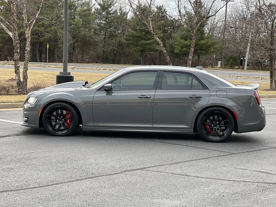2017 Chrysler 300 (2005-2023) - Image 5 of 31