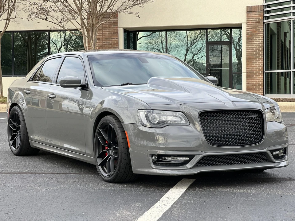 2017 Chrysler 300 (2005-2023) - Image 2 of 31