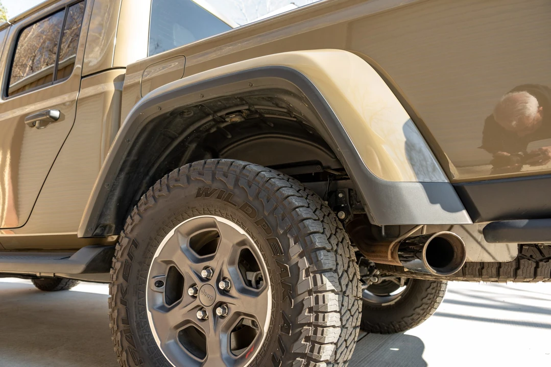 2020 Jeep JT Gladiator - Image 17 of 31