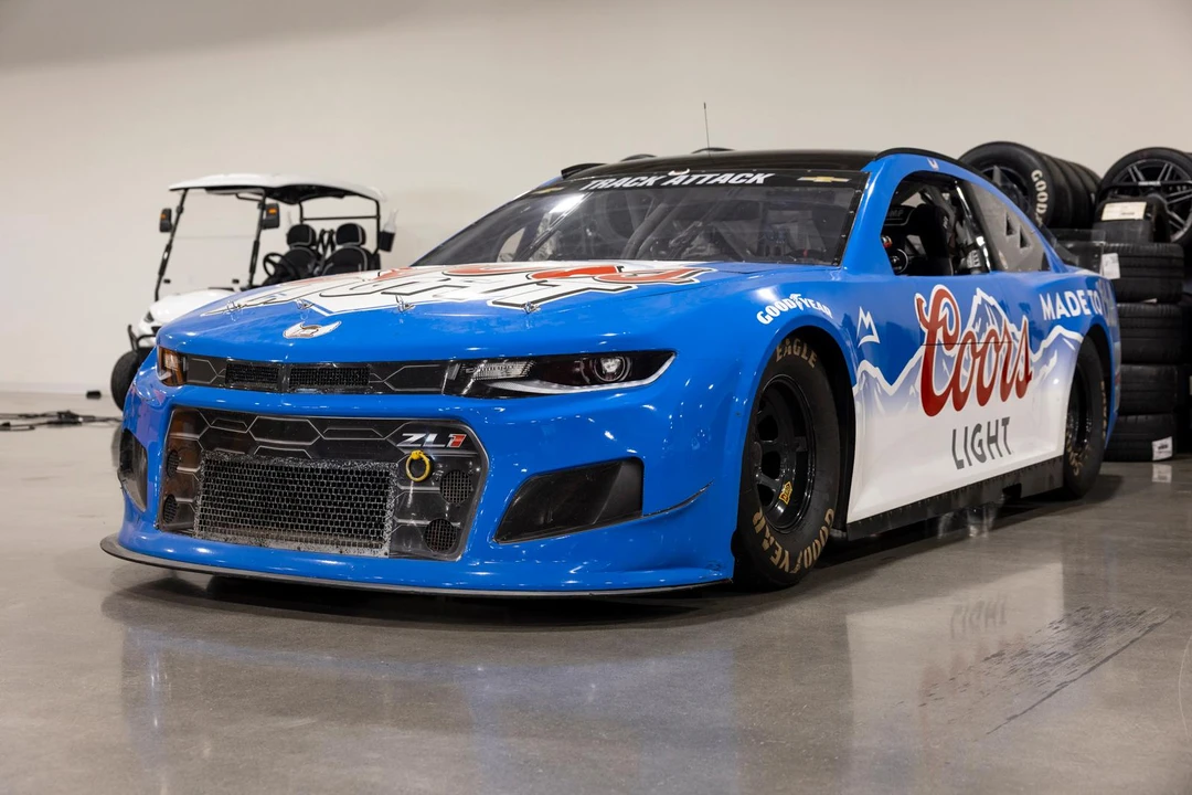 Chevrolet Camaro 6th Gen - Image 3 of 10