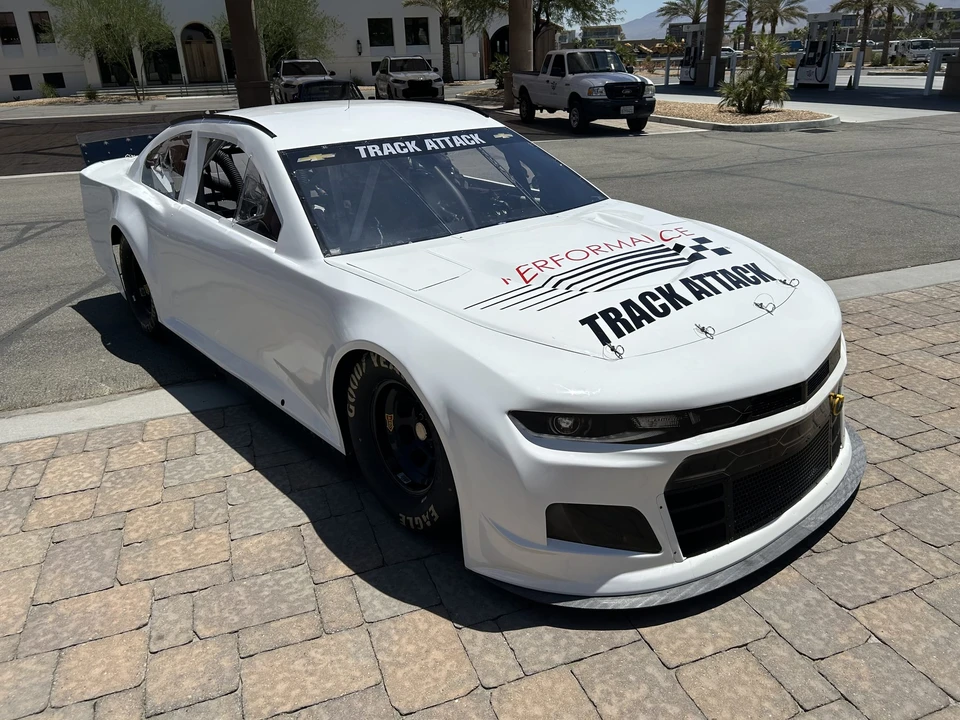 Chevrolet Camaro 6th Gen - Image 13 of 31