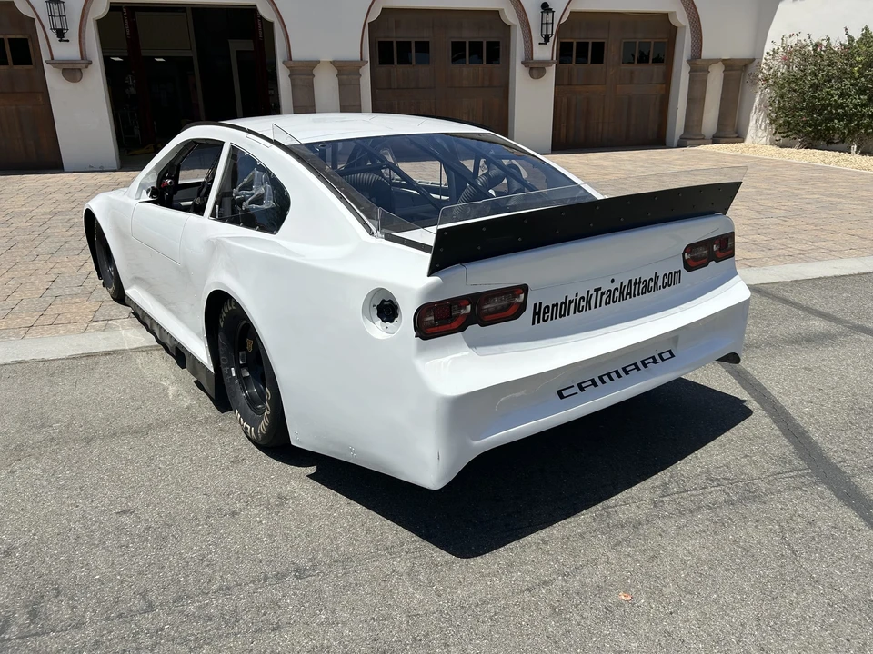 Chevrolet Camaro 6th Gen - Image 9 of 31