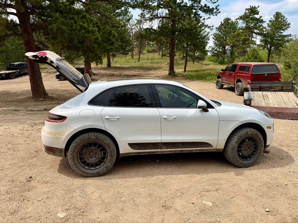 2017 Porsche Macan - Image 4 of 6