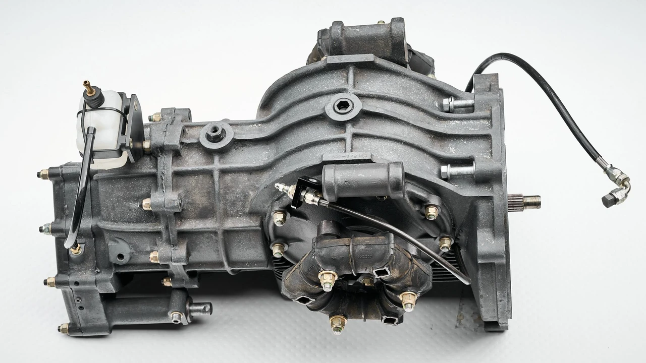 Parts & Memorabilia Gearboxes - Image 2 of 31