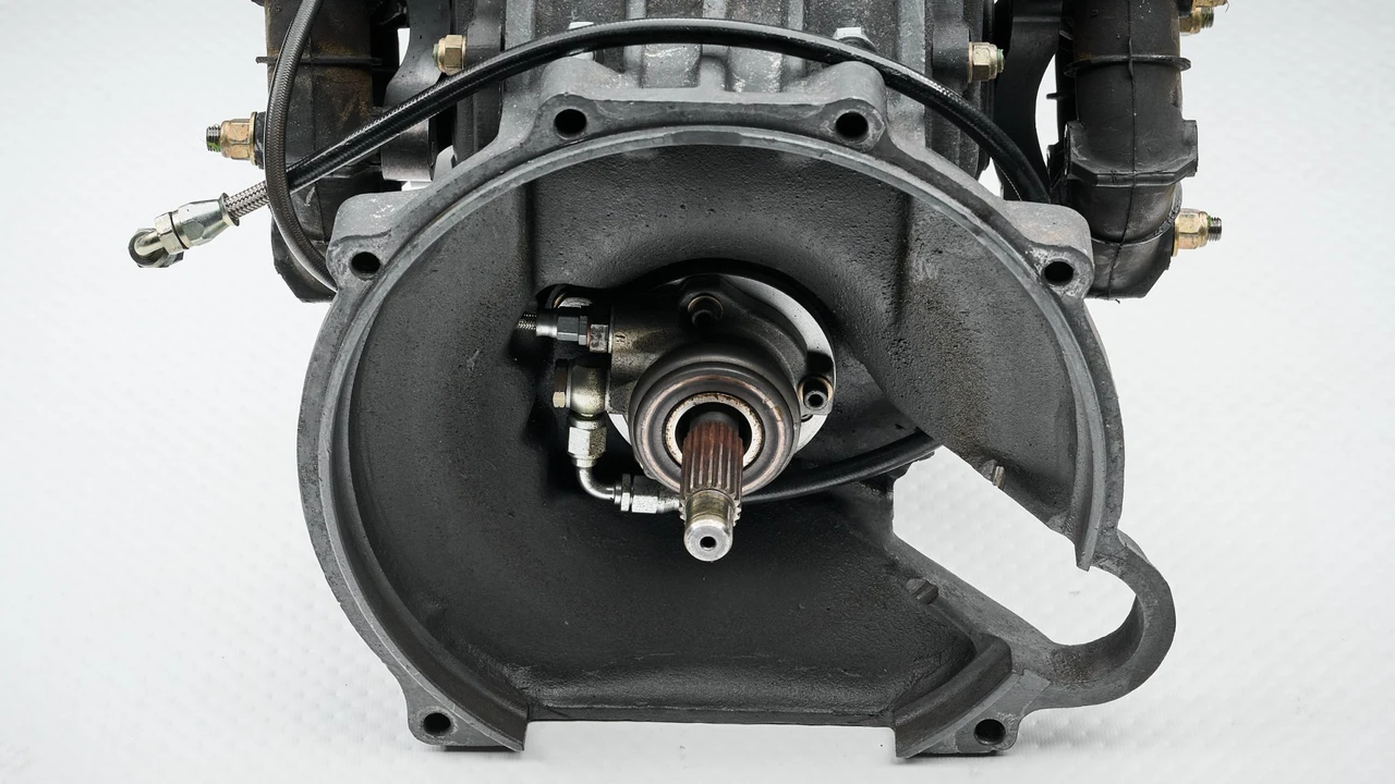 Parts & Memorabilia Gearboxes - Image 7 of 31