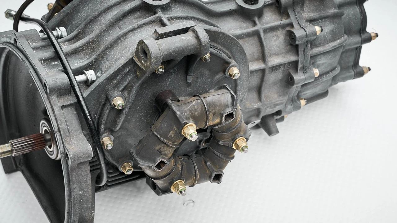 Parts & Memorabilia Gearboxes - Image 8 of 31