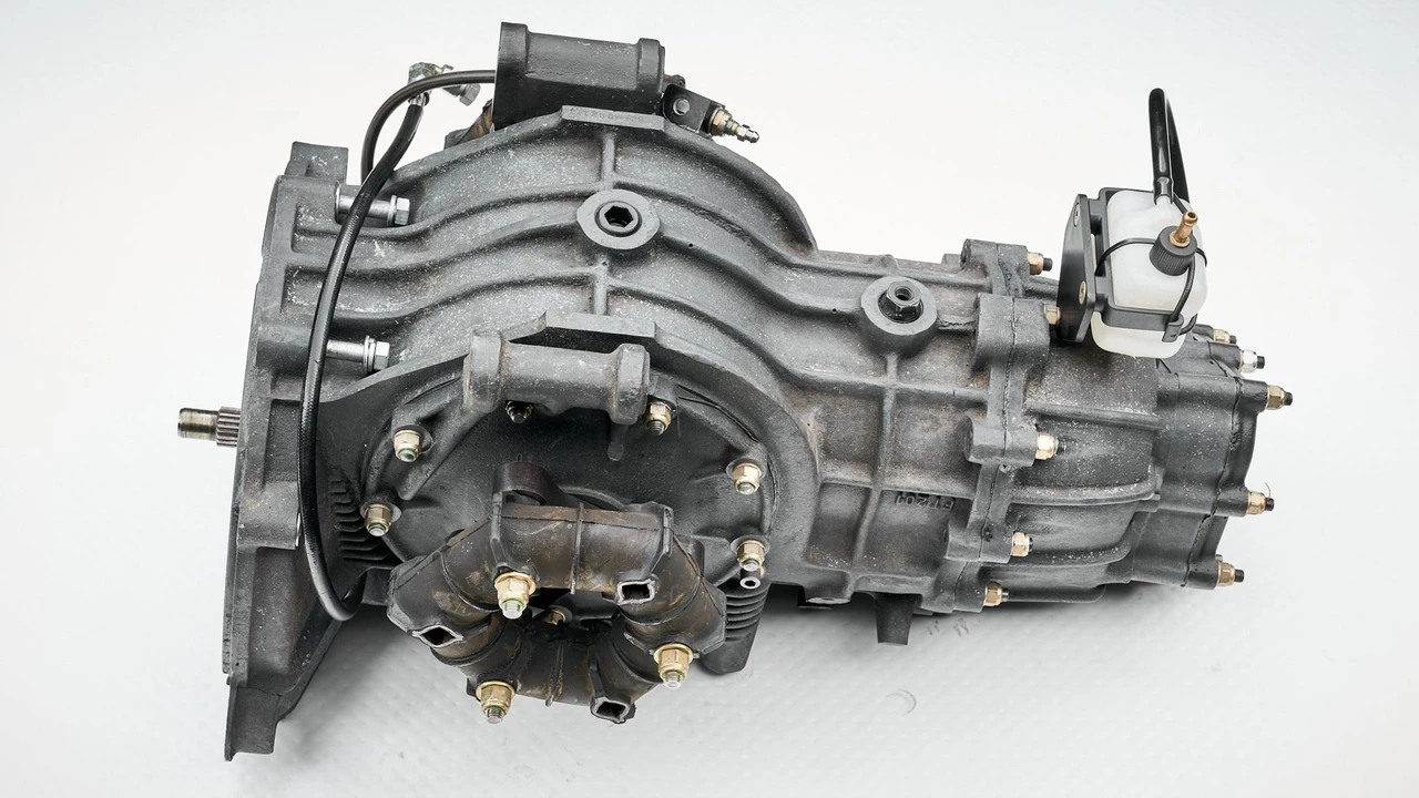 Parts & Memorabilia Gearboxes - Image 10 of 31
