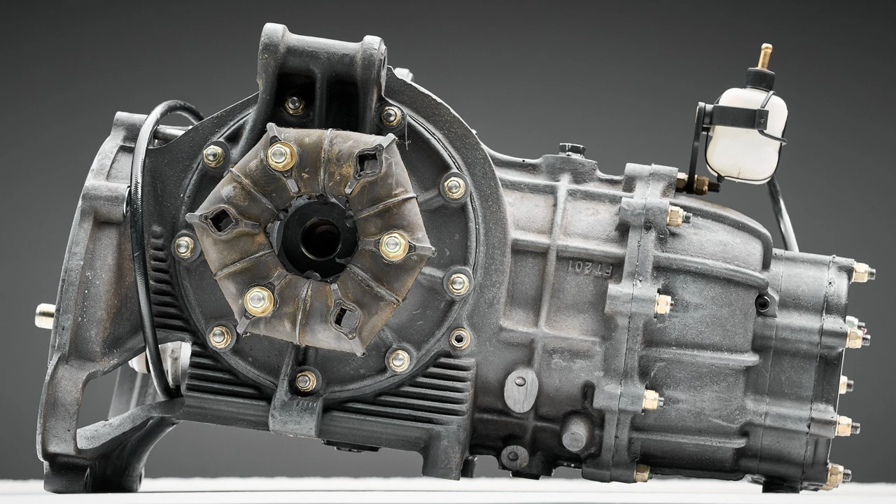 Parts & Memorabilia Gearboxes - Image 11 of 31