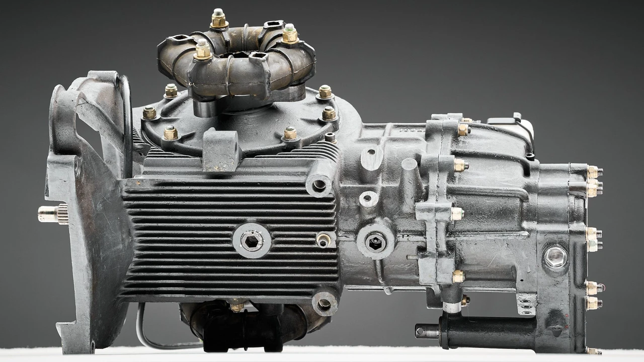 Parts & Memorabilia Gearboxes - Image 12 of 31