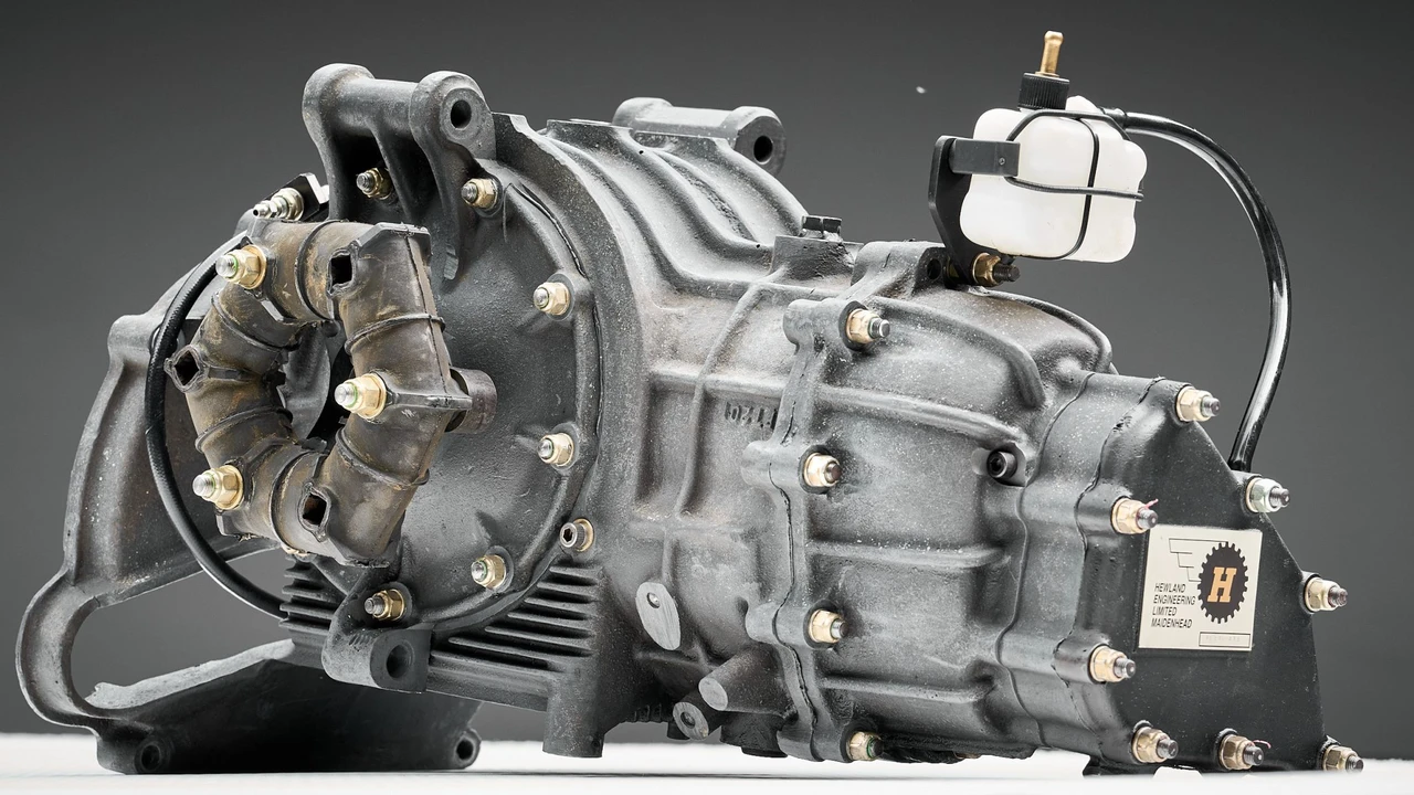 Parts & Memorabilia Gearboxes - Image 13 of 31