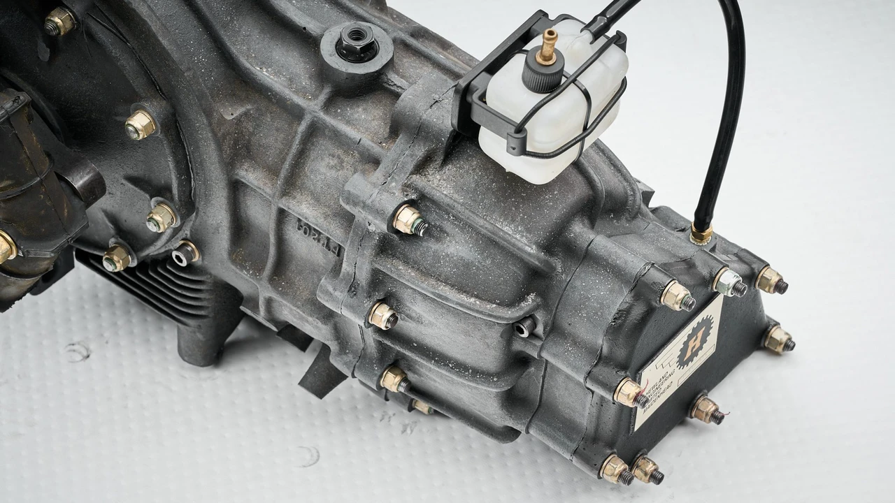 Parts & Memorabilia Gearboxes - Image 14 of 31