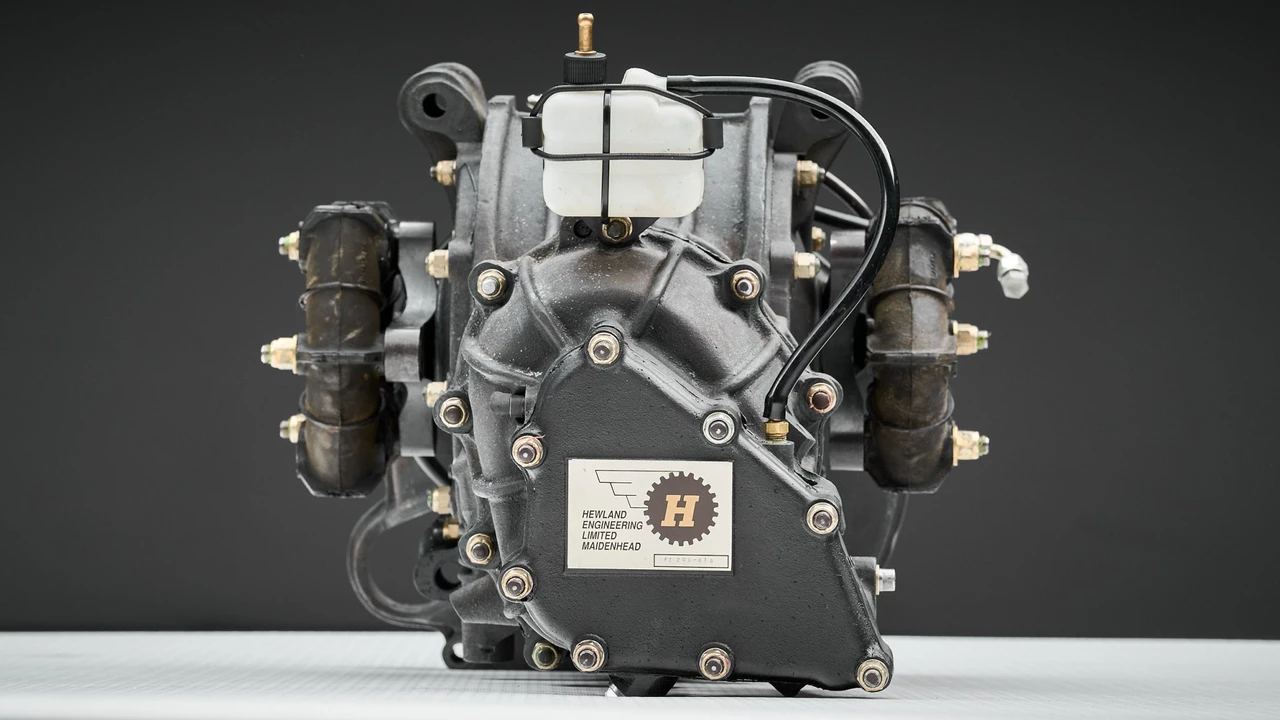 Parts & Memorabilia Gearboxes - Image 15 of 31