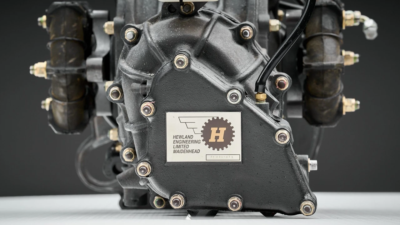 Parts & Memorabilia Gearboxes - Image 16 of 31