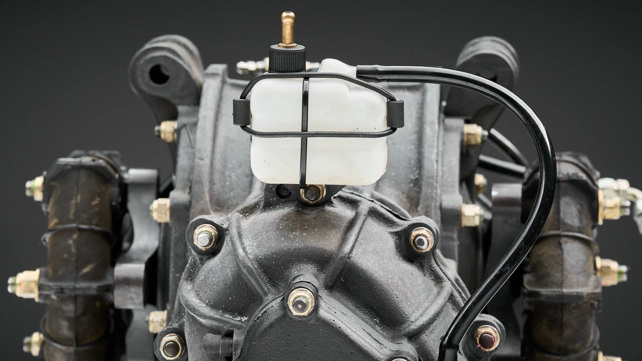 Parts & Memorabilia Gearboxes - Image 17 of 31