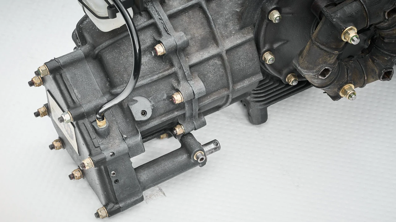 Parts & Memorabilia Gearboxes - Image 18 of 31