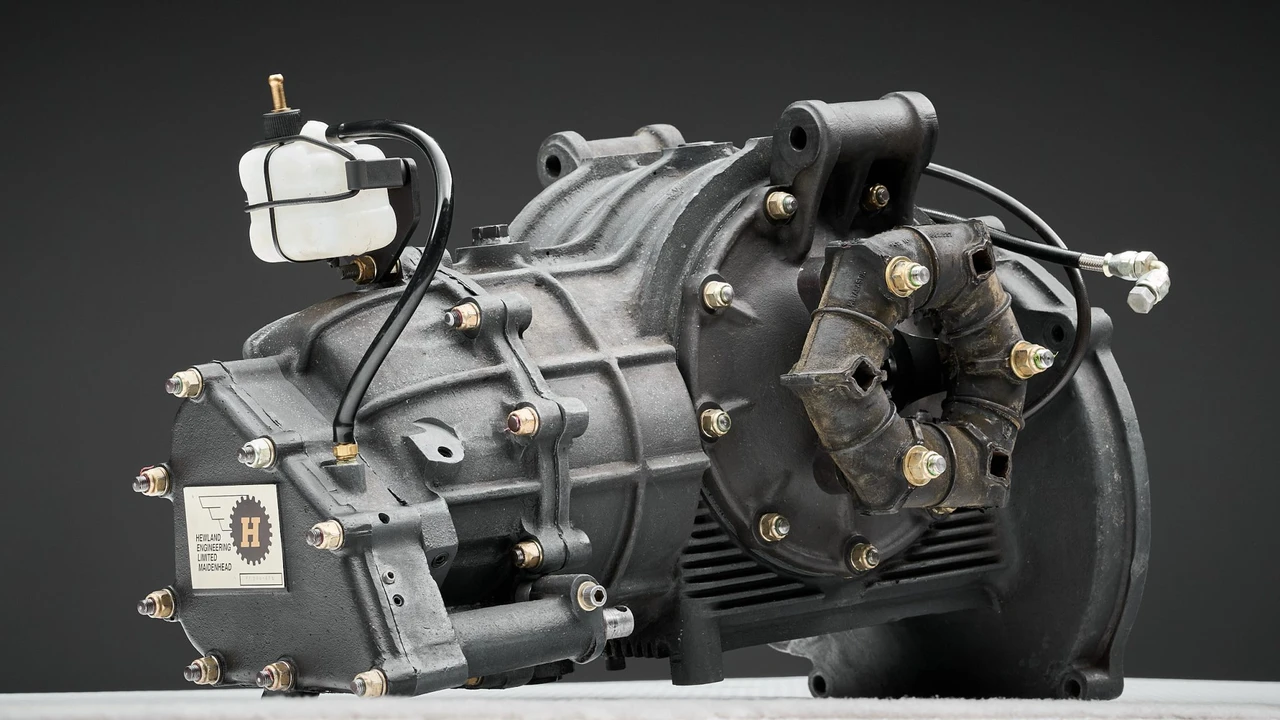 Parts & Memorabilia Gearboxes - Image 19 of 31