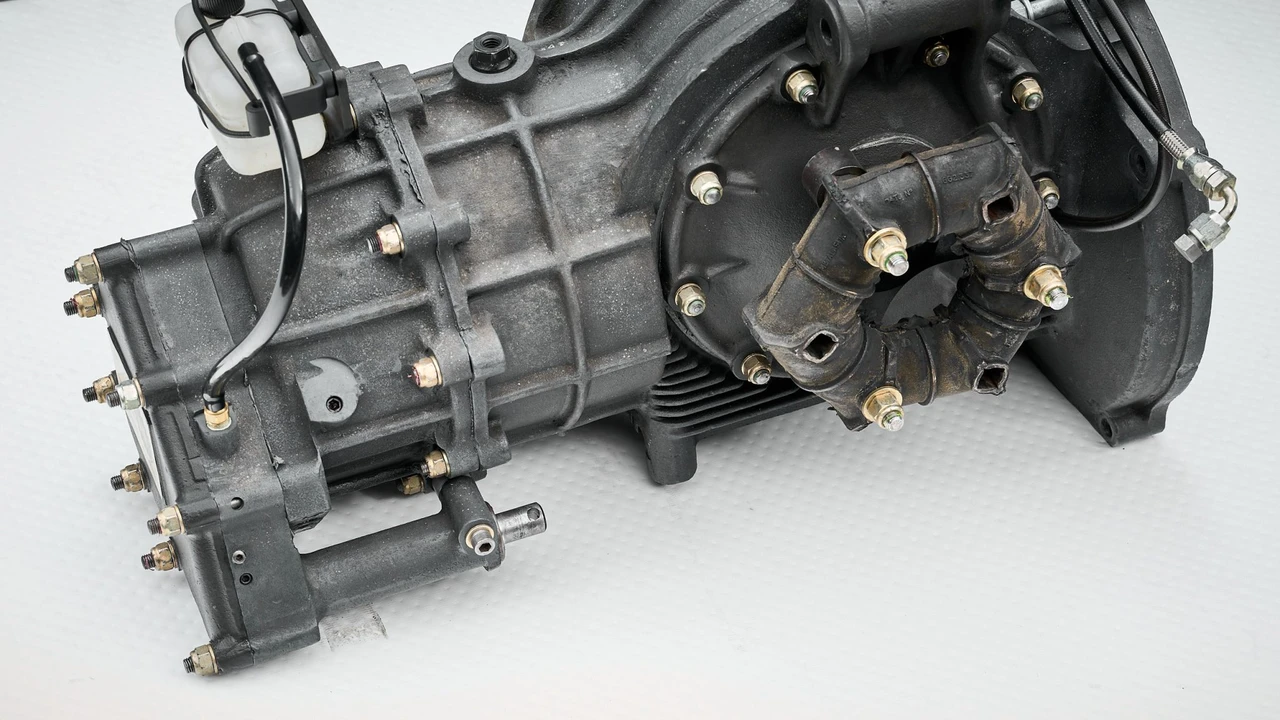 Parts & Memorabilia Gearboxes - Image 20 of 31