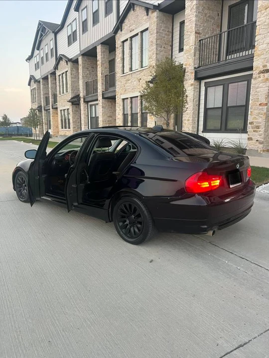 2009 BMW E90 3 Series Sedan - Image 2 of 8