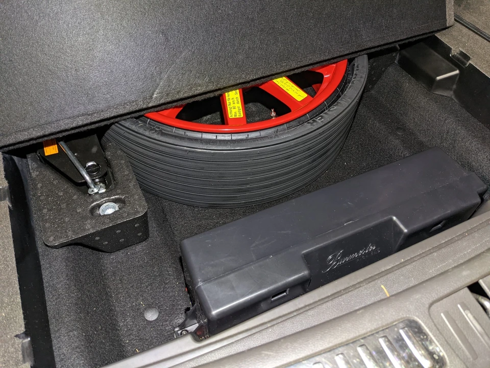2015 Porsche Macan Turbo - Image 16 of 17