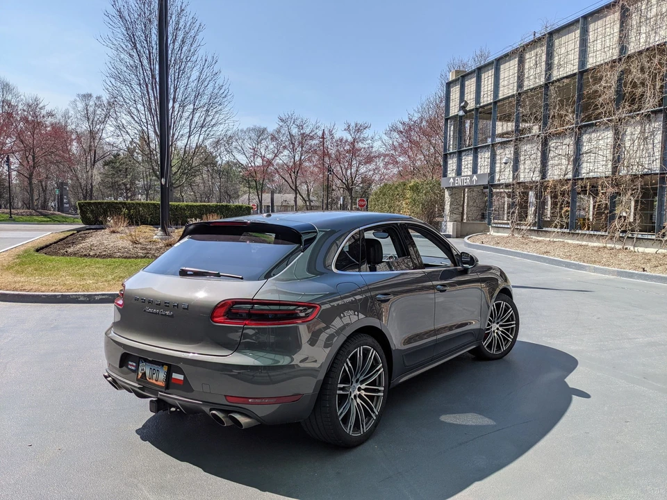 2015 Porsche Macan Turbo - Image 7 of 17