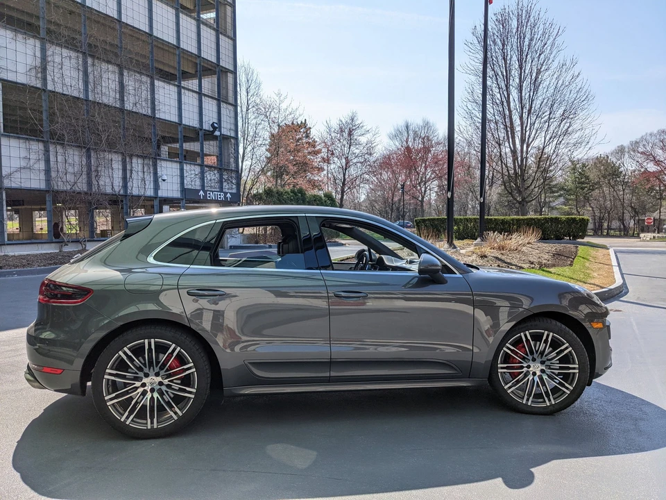2015 Porsche Macan Turbo - Image 9 of 17
