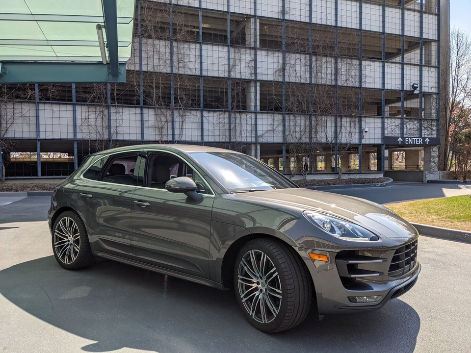 2015 Porsche Macan Turbo - Image 10 of 17