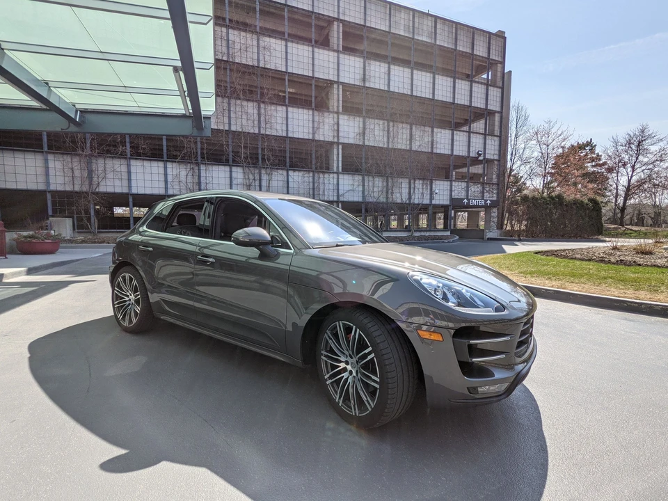 2015 Porsche Macan Turbo - Image 11 of 17