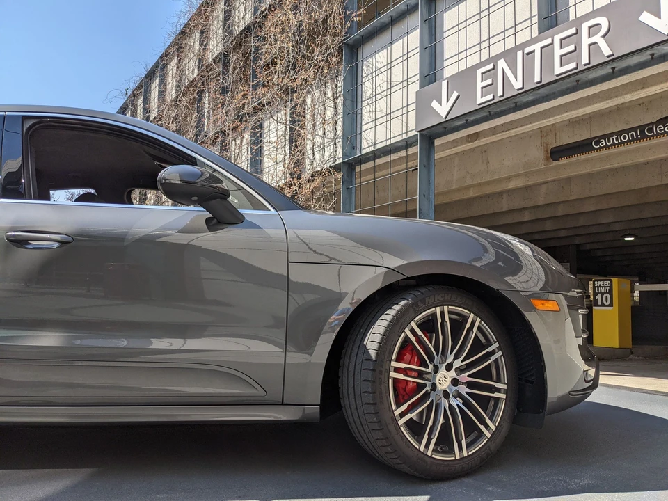 2015 Porsche Macan Turbo - Image 13 of 17
