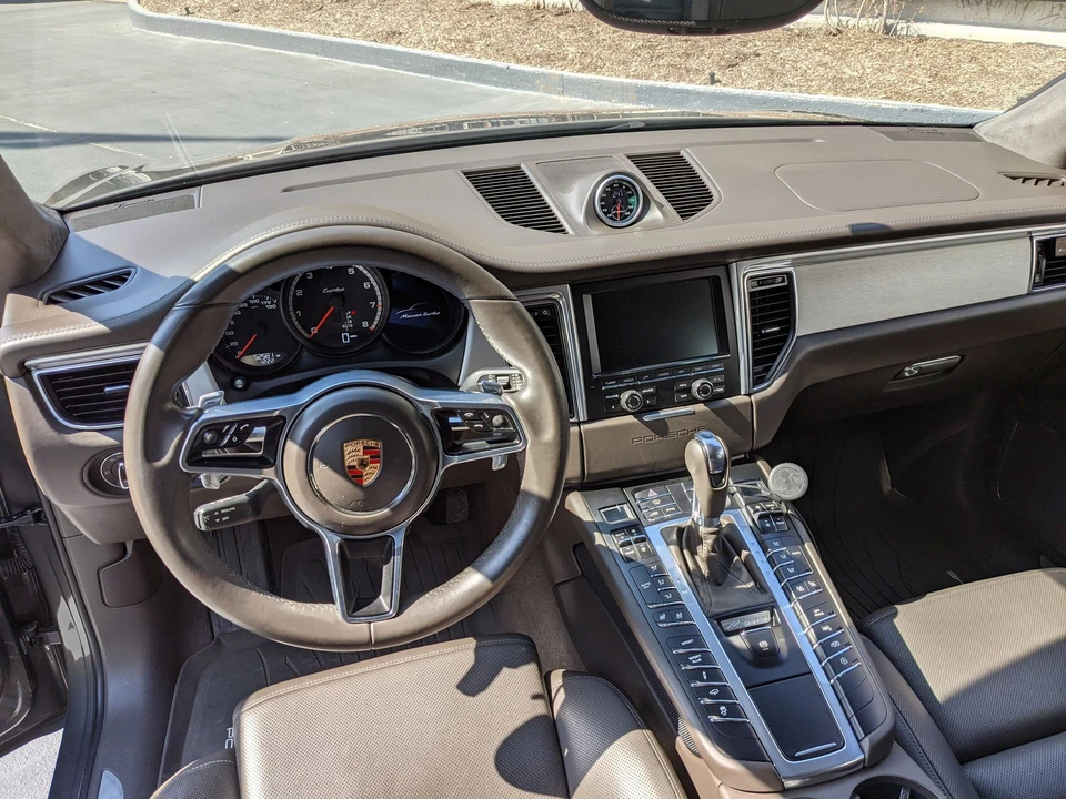 2015 Porsche Macan Turbo - Image 14 of 17
