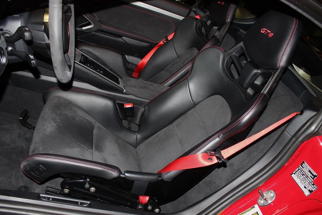 2016 Porsche 981 Cayman GT4 - Image 2 of 2