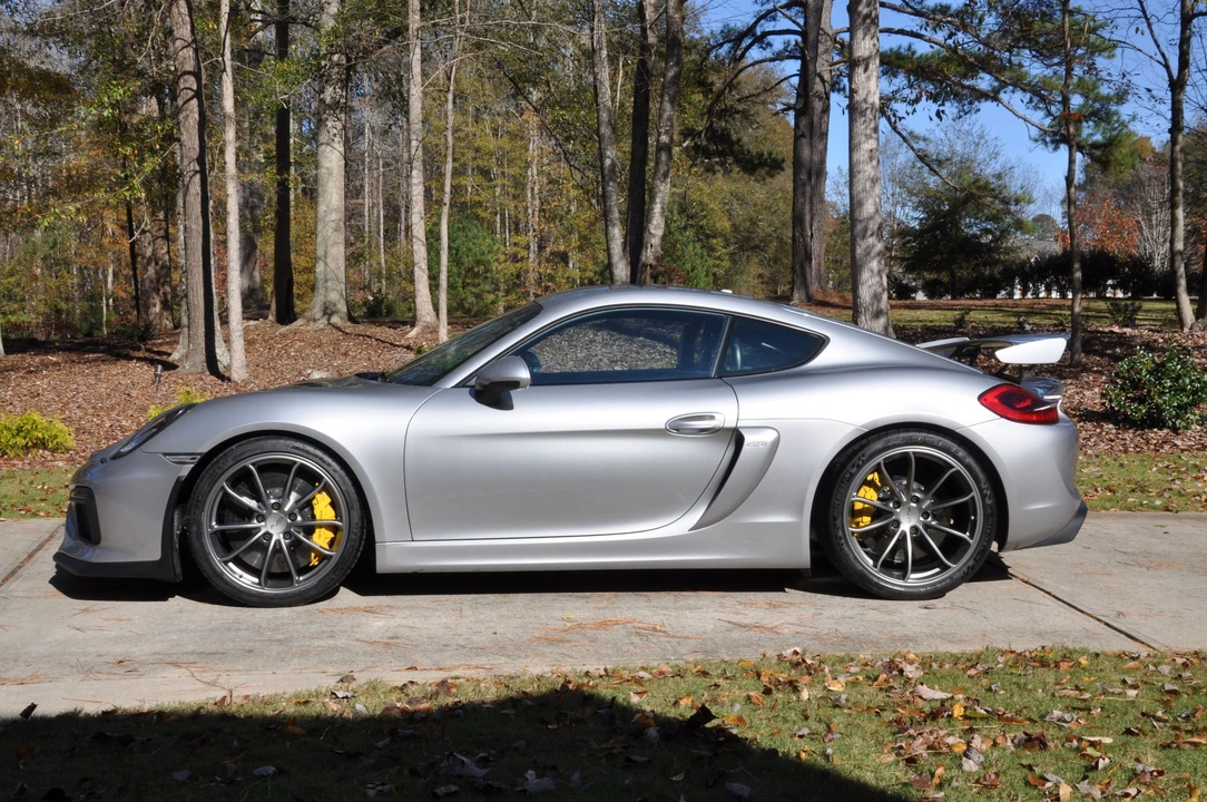 2016 Porsche 981 Cayman GT4 - Image 2 of 14