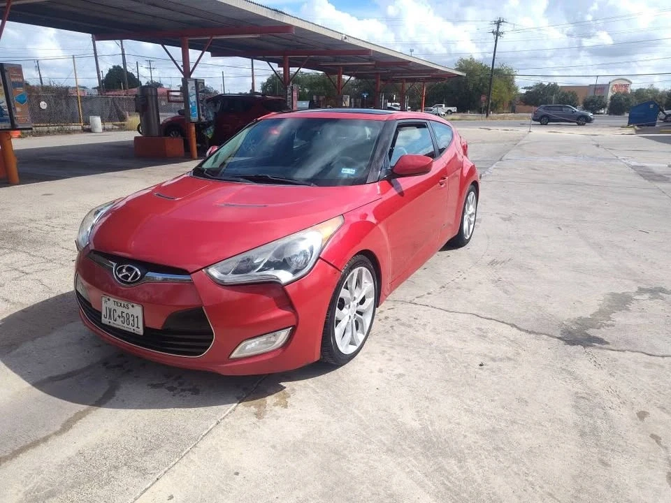 2012 Hyundai Veloster - Image 2 of 5