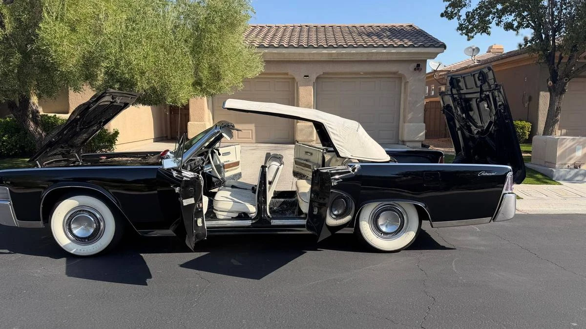 1965 Lincoln Continental 4th Gen - Image 12 of 13