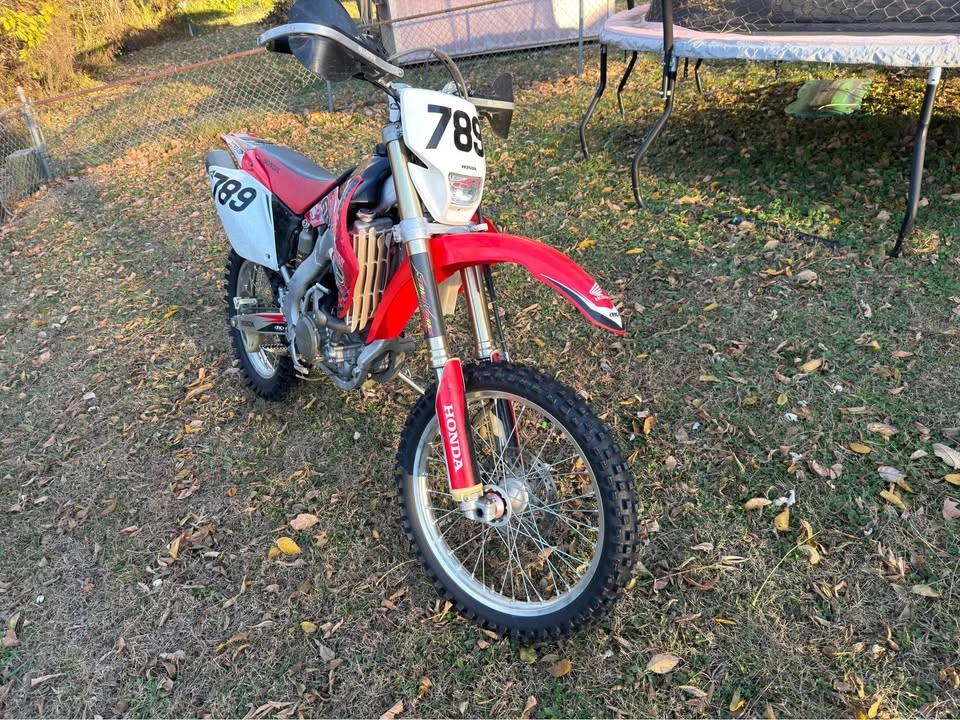 Honda CRF - Image 2 of 7