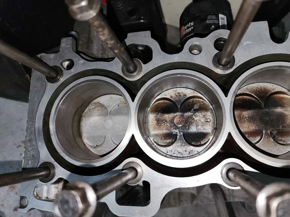 1993 Parts & Memorabilia Engines - Image 3 of 10