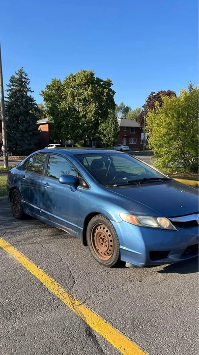 2010 Honda Civic 8th Gen - Image 2 of 9
