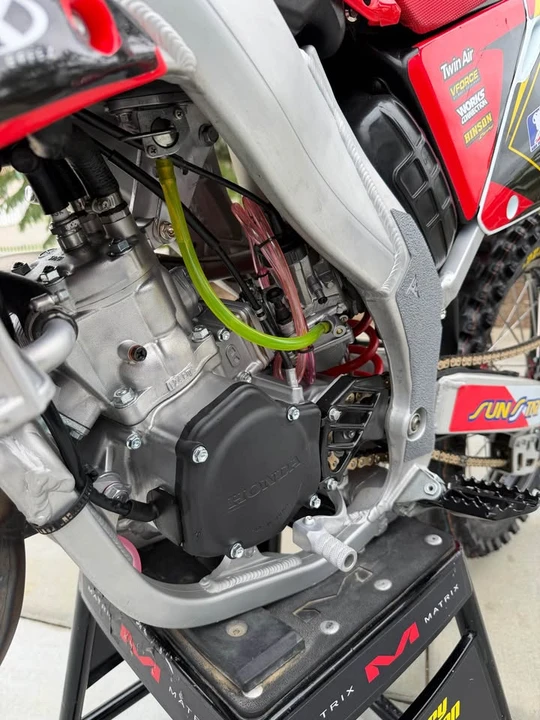 2002 Honda CR - Image 7 of 10